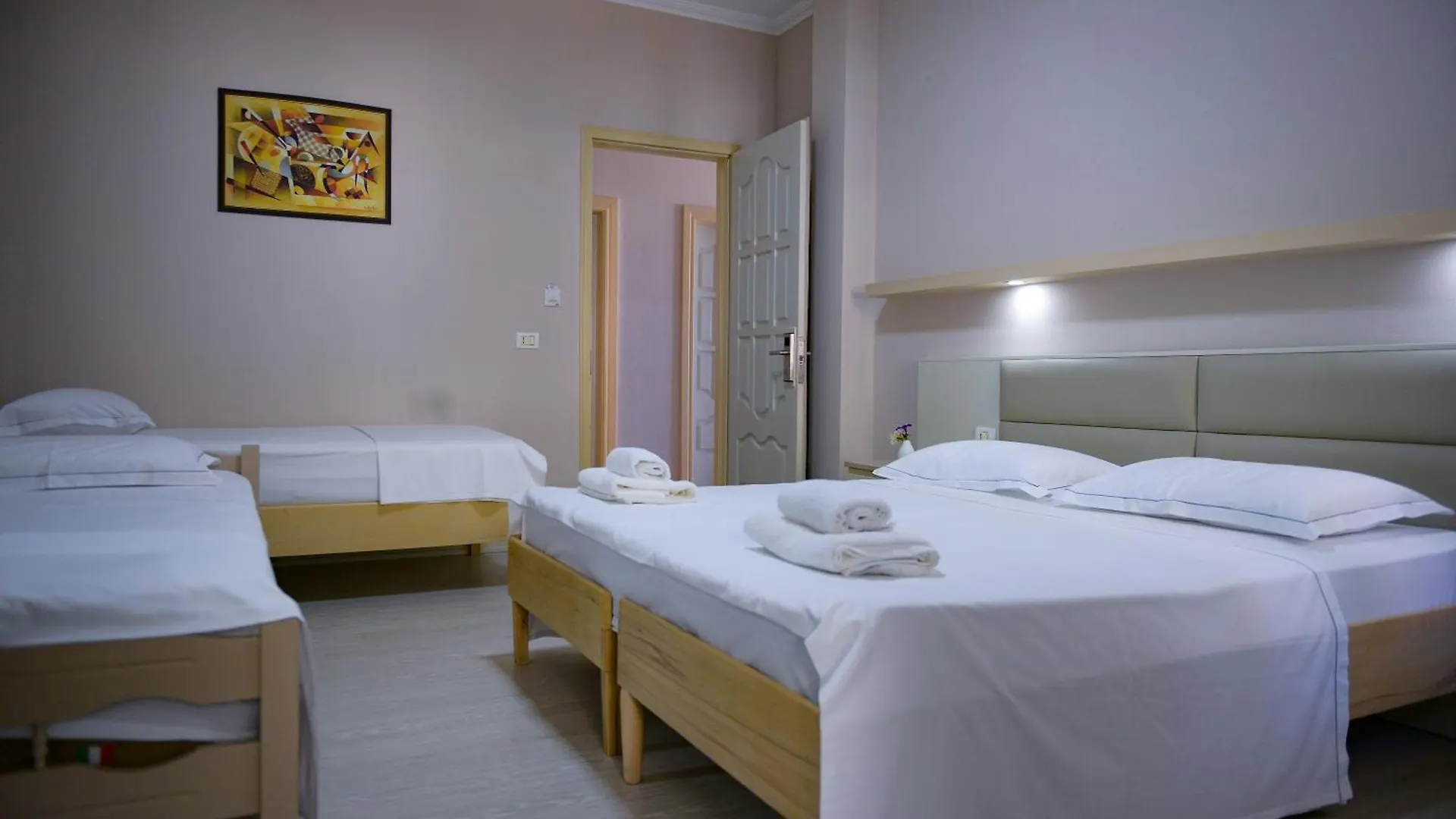 Hotel Andi Durrës 3*,