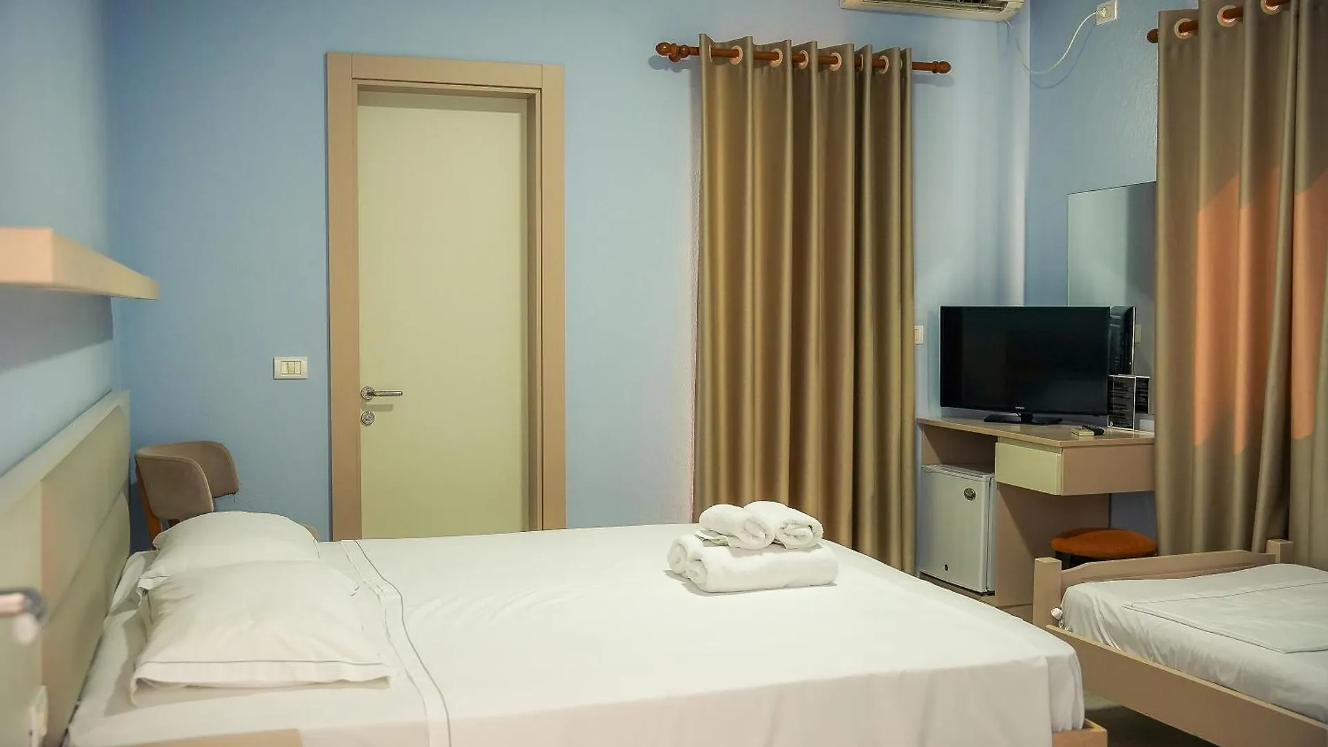 Hotel Andi Kryemedhej 3*,